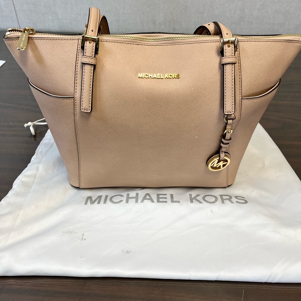 Michael Kors large Tote slightly used